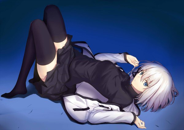 Anime picture 1400x991 with original zinnia silane kauto single looking at viewer fringe short hair blue eyes simple background hair between eyes full body bent knee (knees) white hair lying pleated skirt open jacket on back no shoes zettai ryouiki blue background