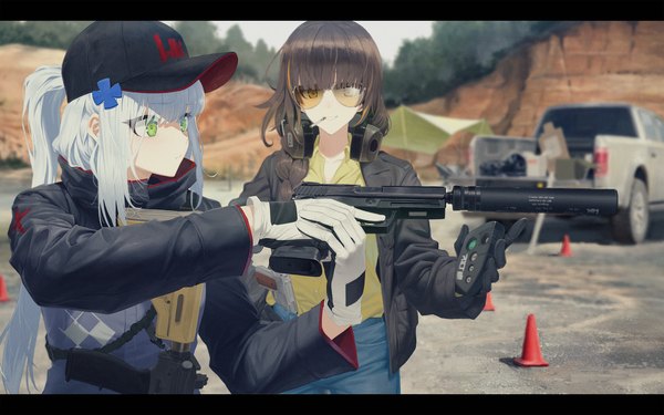 Anime picture 3840x2400 with girls frontline hk416 (girls frontline) m16a1 (girls frontline) ladic long hair blush fringe highres black hair smile hair between eyes standing multiple girls holding green eyes yellow eyes payot looking away absurdres silver hair