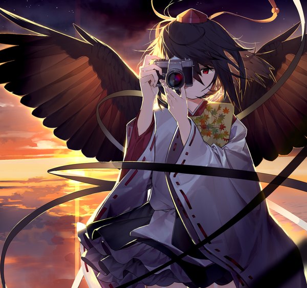Anime picture 2507x2348 with touhou shameimaru aya kitada mo single looking at viewer highres short hair black hair red eyes traditional clothes japanese clothes evening sunset girl wings sea camera tokin hat