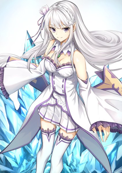 イラスト 1049x1488 と re:ゼロから始める異世界生活 white fox エミリア(リゼロ) rusi ソロ 長髪 長身像 カメラ目線 前髪 おっぱい light erotic simple background 立つ 紫目 肩出し payot cleavage 銀髪 blunt bangs 三つ編み