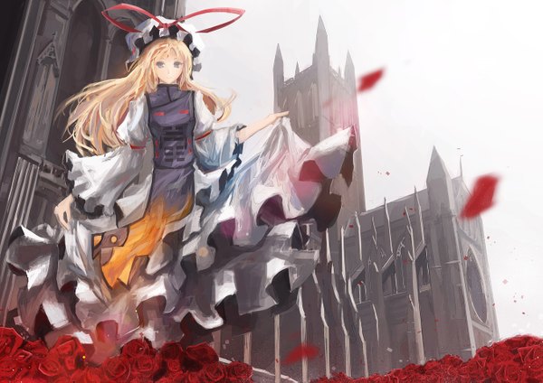 Anime picture 1350x955 with touhou yakumo yukari arufa (hourai-sugar) single long hair blonde hair silver eyes girl dress flower (flowers) petals rose (roses) bonnet red rose