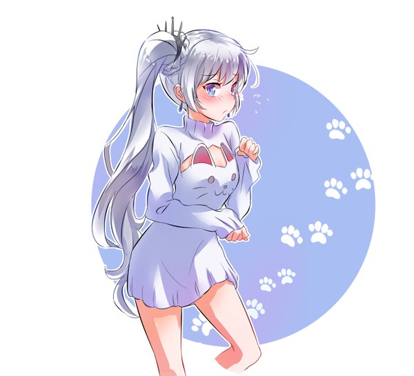 Аниме картинка 5500x5000 с красный белый чёрный жёлтый rooster teeth weiss schnee iesupa один (одна) длинные волосы смотрит на зрителя румянец высокое разрешение голубые глаза простой фон белый фон absurdres серебряные волосы смущённый причёска боковой конский хвост рукава ниже запястий голубой фон вырез на груди принт лапками