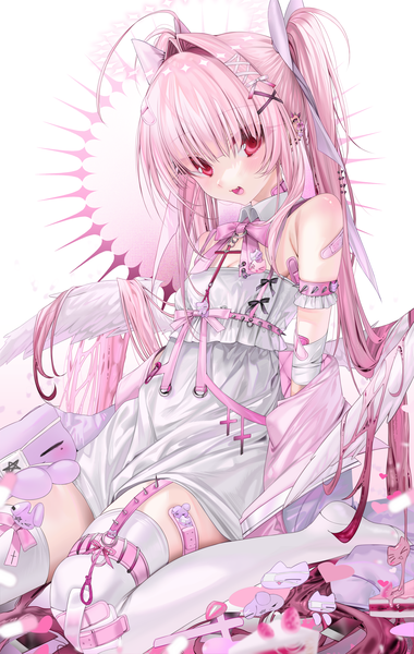 Anime-Bild 3803x6000 mit original veinte (unxi) unxi single tall image looking at viewer fringe highres open mouth simple background smile red eyes white background sitting twintails payot pink hair absurdres ahoge bent knee (knees)