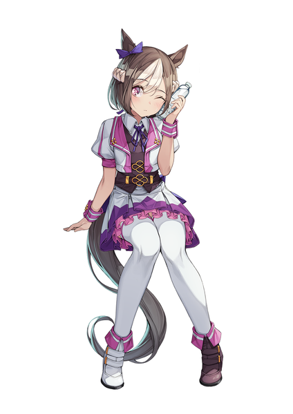 Anime-Bild 1000x1415 mit umamusume special week (umamusume) mokew single tall image looking at viewer blush short hair simple background brown hair white background sitting purple eyes animal ears full body tail animal tail one eye closed multicolored hair two-tone hair