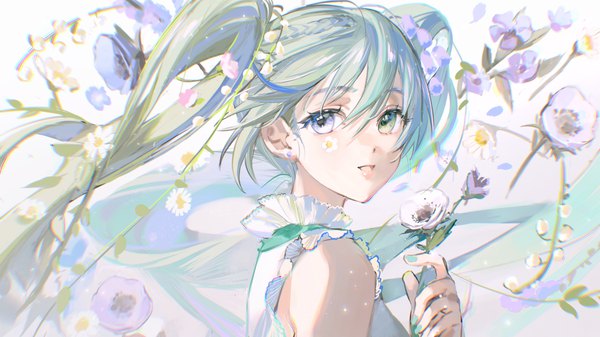 Anime picture 4409x2480 with vocaloid hatsune miku rumoon single looking at viewer fringe highres open mouth hair between eyes wide image twintails holding absurdres upper body very long hair nail polish green hair heterochromia turning head girl