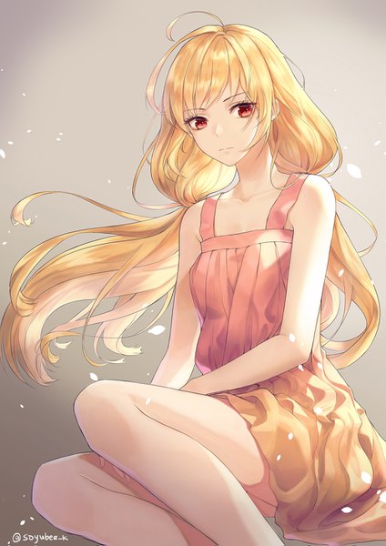 Anime picture 1000x1415 with original soyubee single long hair tall image looking at viewer fringe blonde hair simple background red eyes sitting twintails bare shoulders signed ahoge bent knee (knees) wind grey background bare legs sleeveless