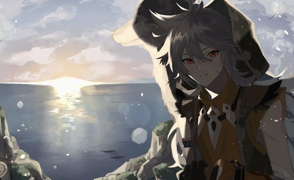 Anime picture 3520x2163 with genshin impact razor (genshin impact) poi poifu single long hair looking at viewer fringe highres hair between eyes red eyes wide image absurdres sky silver hair outdoors scar horizon morning sunrise boy