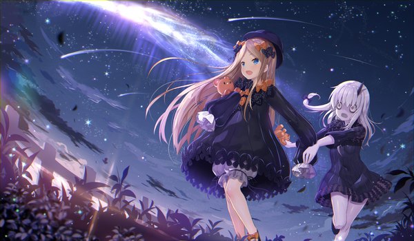 Anime picture 1100x642 with fate (series) fate/grand order abigail williams (fate) lavinia whateley (fate/grand order) yano mitsuki long hair blush fringe open mouth blue eyes blonde hair wide image multiple girls silver hair :d night night sky holding hands pale skin shooting star