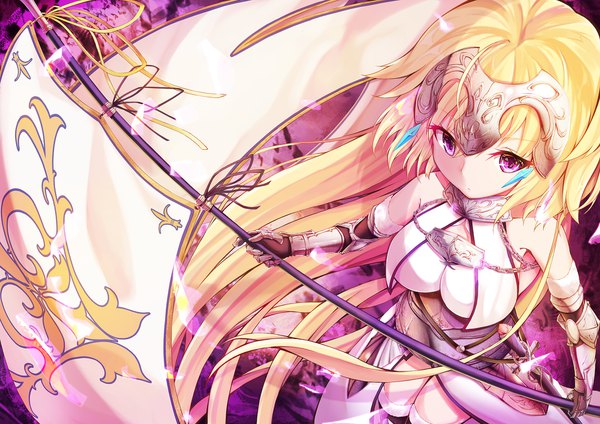 Anime-Bild 1920x1358 mit fate (series) fate/grand order fate/apocrypha jeanne d'arc (fate) (all) jeanne d'arc (fate) dying0414 single looking at viewer highres breasts blonde hair standing purple eyes bare shoulders holding payot very long hair from above fur trim sleeveless