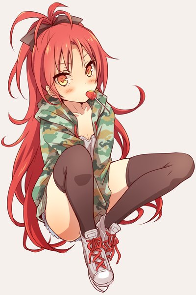 Anime picture 1000x1500 with mahou shoujo madoka magica shaft (studio) sakura kyouko yutsumoe single long hair tall image looking at viewer simple background sitting holding ponytail red hair orange eyes mouth hold camouflage girl thighhighs bow black thighhighs