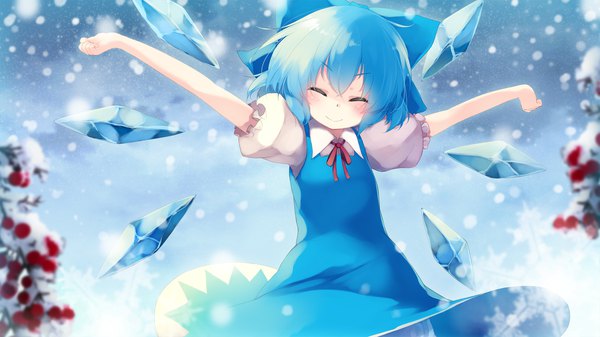 イラスト 1920x1080 と 東方 チルノ 玄月ちひろ ソロ 赤面 highres 短い髪 笑顔 wide image 青い髪 eyes closed puffy sleeves snowing spread arms 雪 女の子 ちょう結び ヘア蝶結び 翼 食べ物