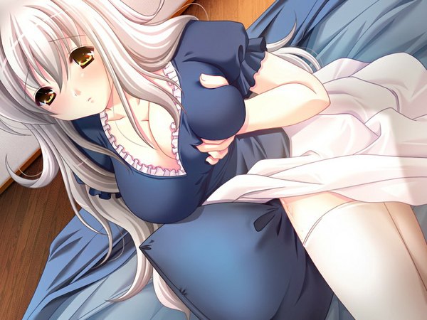 Anime picture 1024x768 with delta! - onedari tenshi to hitotsu yane no shita long hair breasts light erotic large breasts yellow eyes game cg silver hair breast grab girl thighhighs white thighhighs pillow bed