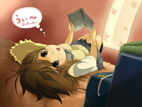 Anime picture 1600x1200 with k-on! kyoto animation hirasawa yui single looking at viewer short hair open mouth brown hair holding brown eyes full body bent knee (knees) lying :o on back girl serafuku pillow bed school bag