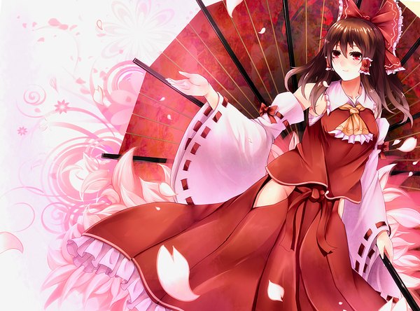 Anime picture 1000x741 with touhou hakurei reimu single long hair fringe brown hair brown eyes traditional clothes girl skirt hair ornament flower (flowers) bow hair bow detached sleeves petals skirt set fan