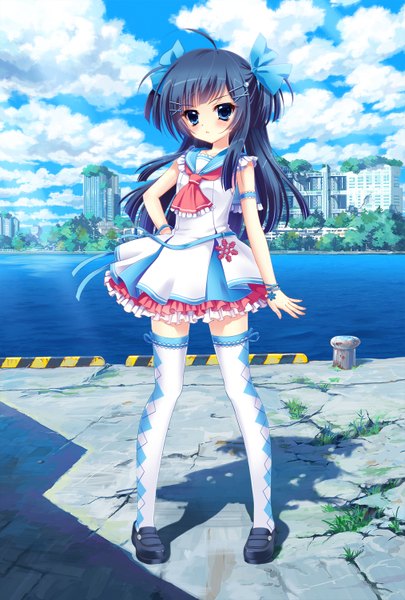 Anime-Bild 1014x1500 mit original pon (ichi rin) single long hair tall image looking at viewer blue eyes blue hair sky cloud (clouds) two side up girl thighhighs dress bow hair bow white thighhighs