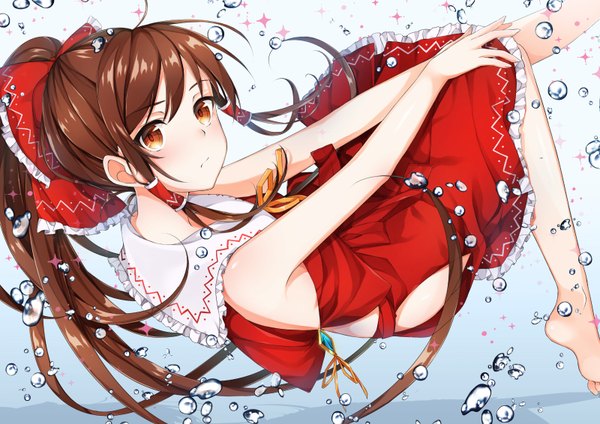 Anime picture 800x566 with touhou hakurei reimu kagami com single long hair looking at viewer blush fringe brown hair bare shoulders payot ahoge bent knee (knees) ponytail traditional clothes head tilt japanese clothes barefoot bare legs sparkle