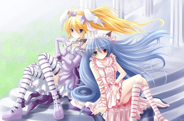 Anime picture 2000x1321 with highres blue eyes blonde hair twintails animal ears blue hair very long hair cat ears cat girl heterochromia girl thighhighs dress bow hair bow socks headband striped thighhighs striped socks