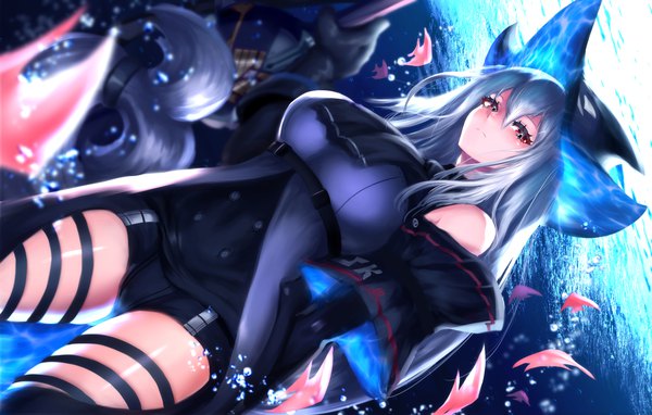 Anime-Bild 1604x1020 mit arknights skadi (arknights) yoko2yuray single looking at viewer blush fringe hair between eyes red eyes standing silver hair very long hair blurry dutch angle underwater double buttons girl gloves hat detached sleeves