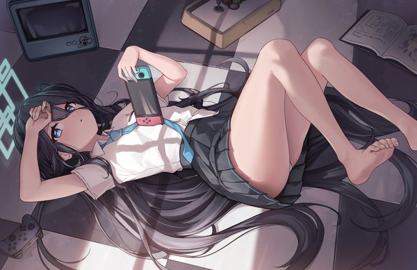 Anime picture 2000x1296 with blue archive nintendo aris (blue archive) gyool single blush fringe highres blue eyes light erotic black hair hair between eyes looking away bent knee (knees) lying very long hair pleated skirt barefoot arm up bare legs
