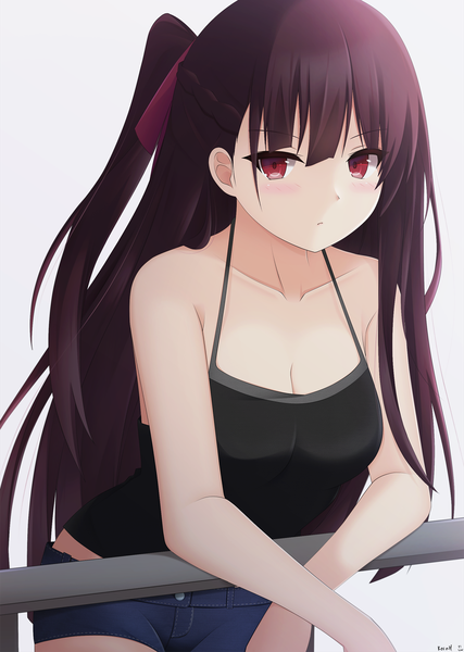 Аниме картинка 1193x1678 с girls frontline wa2000 (girls frontline) keenh один (одна) длинные волосы высокое изображение смотрит на зрителя румянец чёлка грудь простой фон волосы между глазами красные глаза стоя голые плечи подписанный декольте фиолетовые волосы коса (косы) серый фон