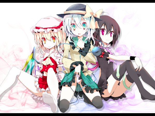 Anime picture 1526x1141 with touhou flandre scarlet komeiji koishi houjuu nue oouso (usotsukiya) short hair light erotic black hair blonde hair red eyes multiple girls green eyes white hair pantyshot pantyshot sitting girl thighhighs skirt hat animal