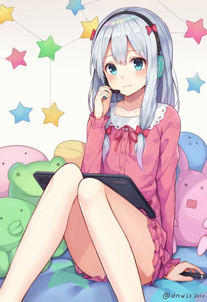 Anime picture 1097x1600 with eromanga sensei a-1 pictures izumi sagiri huwari (dnwls3010) single long hair tall image blush fringe blue eyes sitting holding signed silver hair long sleeves arm support twitter username girl bow hair bow