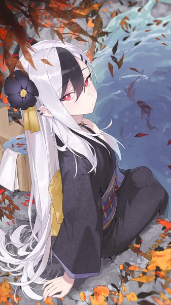 Anime-Bild 2480x4412 mit blue archive kayoko (blue archive) kayoko (new year) (blue archive) gmirror1 single long hair tall image looking at viewer fringe highres hair between eyes red eyes sitting silver hair outdoors traditional clothes japanese clothes multicolored hair from above two-tone hair