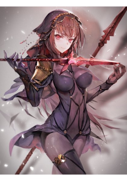 イラスト 800x1136 と Fateシリーズ fate/grand order scathach (fate) (all) スカサハ(fate) hxxg / ホン ソロ 長髪 長身像 カメラ目線 おっぱい light erotic simple background 笑顔 赤い目 茶色の髪 大きな乳房 payot grey background 影 letterboxed