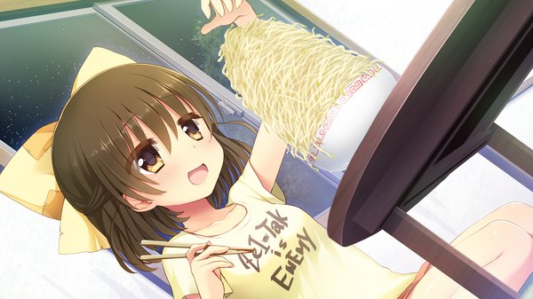 Anime picture 1280x720 with aisare roommate nohara karen single short hair brown hair wide image brown eyes game cg loli girl bow hair bow food noodles ramen