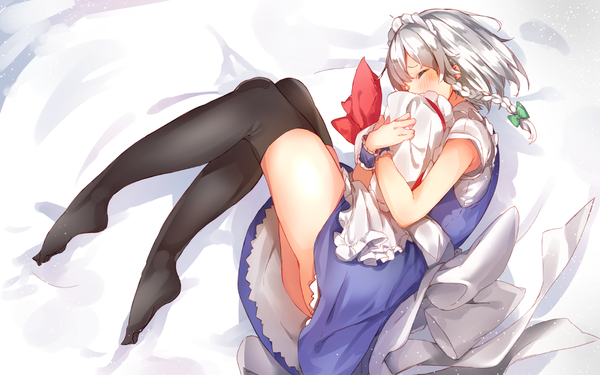 Anime picture 1280x800 with touhou izayoi sakuya yukizumi remon single short hair light erotic holding silver hair bent knee (knees) ass lying braid (braids) eyes closed profile maid no shoes zettai ryouiki on side covering embryo's pose