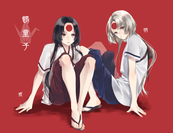 Anime picture 1040x800 with kakuriyo no yadomeshi gonzo mei (kakuriyo no yadomeshi) kai (kakuriyo no yadomeshi) haruya026 looking at viewer short hair black hair simple background sitting brown eyes silver hair full body multiple boys character names red background siblings twins forehead mark brothers