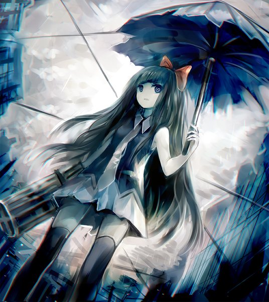 Anime picture 1000x1119 with original hanchan single long hair tall image fringe black hair looking away black eyes from below city rain @ @ girl thighhighs bow black thighhighs hair bow umbrella