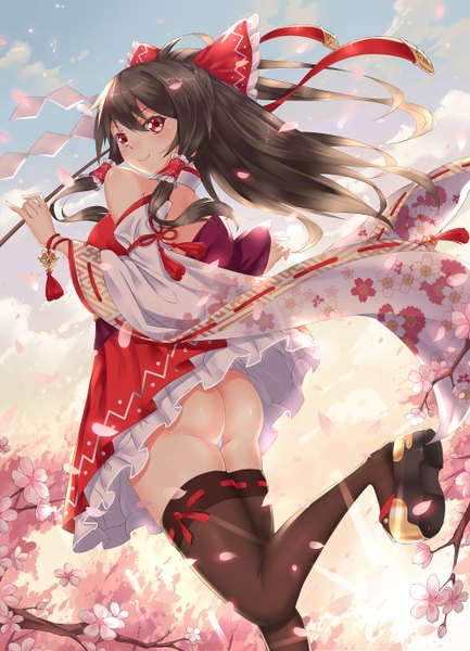 Anime picture 992x1375 with touhou hakurei reimu fengsao hua tanzhang single long hair tall image blush light erotic black hair smile red eyes ass traditional clothes japanese clothes cherry blossoms miko girl thighhighs bow black thighhighs
