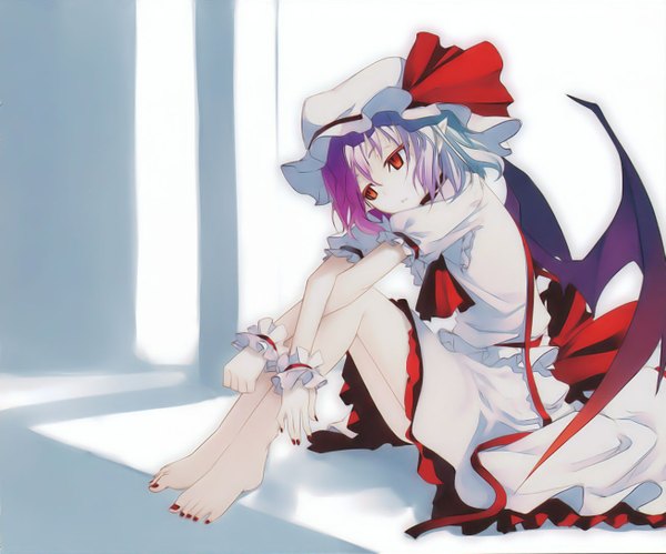 Anime picture 1307x1089 with touhou remilia scarlet shingo (missing link) single fringe short hair hair between eyes red eyes sitting purple hair bent knee (knees) indoors nail polish head tilt multicolored hair barefoot shadow short sleeves leaning leaning forward