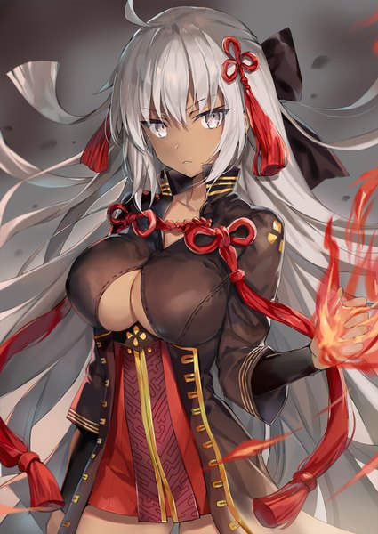 Anime picture 1000x1412 with fate (series) fate/grand order okita souji (fate) (all) okita souji alter (fate) momoko (momopoco) single tall image looking at viewer fringe breasts light erotic simple background hair between eyes large breasts payot silver hair ahoge very long hair floating hair dark skin
