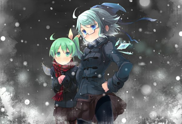 Anime picture 1125x768 with touhou cirno daiyousei shin (new) long hair looking at viewer blush short hair blue eyes multiple girls green eyes blue hair looking away ahoge green hair wind hand on hip side ponytail snowing winter