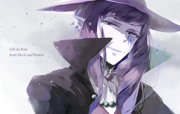 Anime picture 1583x1000 with makai ouji: devils and realist doga kobo gilles de rais (makai ouji) long hair looking at viewer fringe open mouth simple background purple eyes purple hair multicolored hair pointy ears inscription two-tone hair tattoo piercing demon boy hat cloak