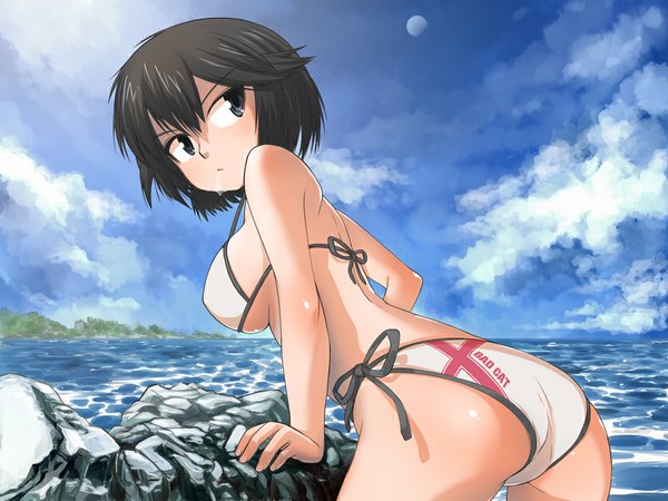 Anime picture 1000x750 with nazo no kanojo x urabe mikoto single blush short hair breasts light erotic black hair large breasts looking away sky cloud (clouds) ass from behind sunlight wet rock pov ass :< girl