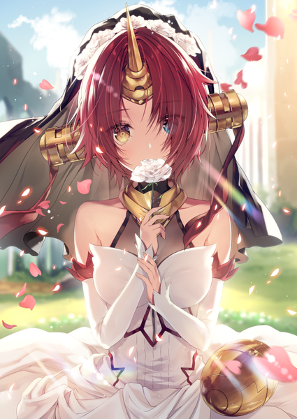 Anime-Bild 600x847 mit fate (series) fate/apocrypha frankenstein's monster (fate) necomi (gussan) single tall image looking at viewer fringe short hair breasts blue eyes bare shoulders holding yellow eyes sky cloud (clouds) upper body red hair head tilt hair flower