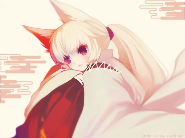 Anime picture 1024x768 with original puti devil long hair red eyes sitting animal ears white hair ponytail japanese clothes fox ears watermark miko albino