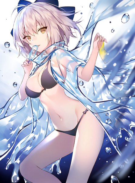 イラスト 2604x3507 と Fateシリーズ fate/grand order okita souji (fate) (all) 沖田総司(fate) 空72色 ソロ 長身像 カメラ目線 前髪 highres 短い髪 おっぱい light erotic 金髪 hair between eyes holding 黄色眼 cleavage アホ毛 wide sleeves