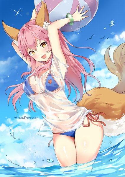 イラスト 800x1131 と Fateシリーズ fate/grand order tamamo (fate) (all) 玉藻の前(水着) kätzchen ソロ 長髪 長身像 赤面 前髪 おっぱい 開いた口 light erotic 笑顔 hair between eyes 大きな乳房 立つ holding 茶目 signed