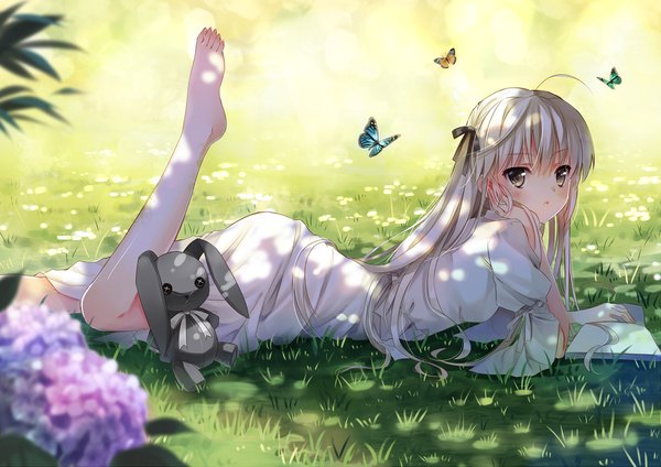 Anime picture 1389x982 with yosuga no sora kasugano sora jiji (381134808) single long hair looking at viewer blush fringe ahoge white hair lying barefoot bare legs grey eyes depth of field on stomach chin rest girl dress flower (flowers)