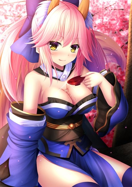 Anime-Bild 638x900 mit fate (series) fate/grand order fate/extra tamamo (fate) (all) tamamo no mae (fate) toshi (1-147) single long hair tall image looking at viewer blush fringe breasts light erotic smile sitting animal ears yellow eyes pink hair cleavage