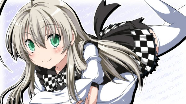 Anime picture 1705x960 with haiyore! nyaruko-san nyaruko nori tamago single long hair looking at viewer blush highres wide image green eyes ahoge white hair checkered girl thighhighs dress white thighhighs