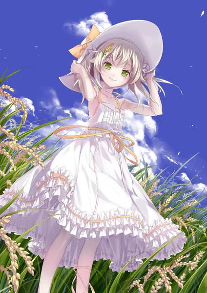 Anime picture 1131x1600 with izumi (nagashi) single long hair tall image looking at viewer fringe smile standing twintails green eyes sky cloud (clouds) outdoors white hair wind from below sleeveless outstretched arm adjusting hat girl