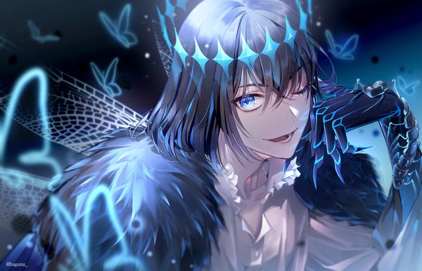 Anime picture 1500x964 with fate (series) fate/grand order oberon (fate) oberon (third ascension) (fate) buguma single looking at viewer fringe short hair open mouth blue eyes black hair hair between eyes upper body one eye closed ;d head rest insect wings spoilers boy