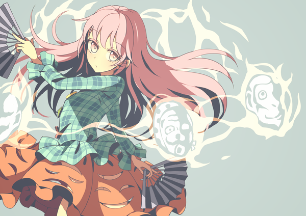 Anime picture 1600x1133 with touhou hata no kokoro dise single long hair looking away pink hair pink eyes floating hair plaid girl skirt fan