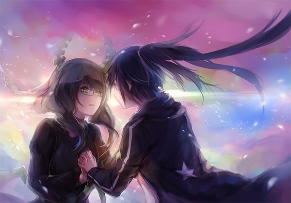 Anime picture 900x627 with black rock shooter black rock shooter (character) dead master yukihomu long hair blue eyes black hair twintails multiple girls green eyes ponytail parted lips horn (horns) floating hair holding hands eye contact girl 2 girls choker glasses