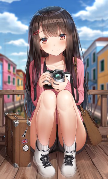 Anime-Bild 900x1495 mit original superpig (wlstjqdla) single long hair tall image looking at viewer blush fringe smile brown hair sitting holding brown eyes sky cloud (clouds) full body bent knee (knees) outdoors blunt bangs long sleeves